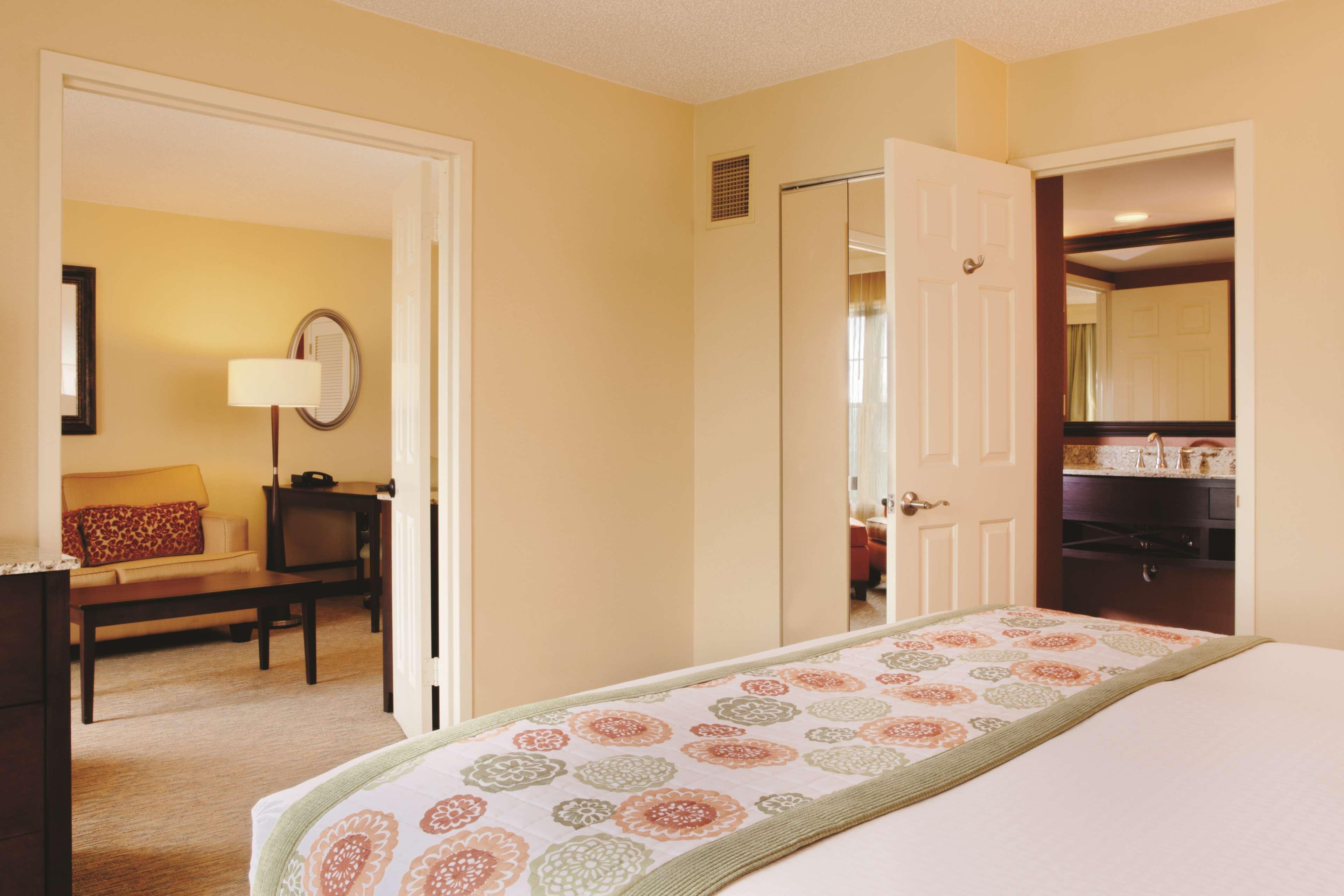 Doubletree Suites By Hilton At The Battery Atlanta Smyrna Exteriör bild