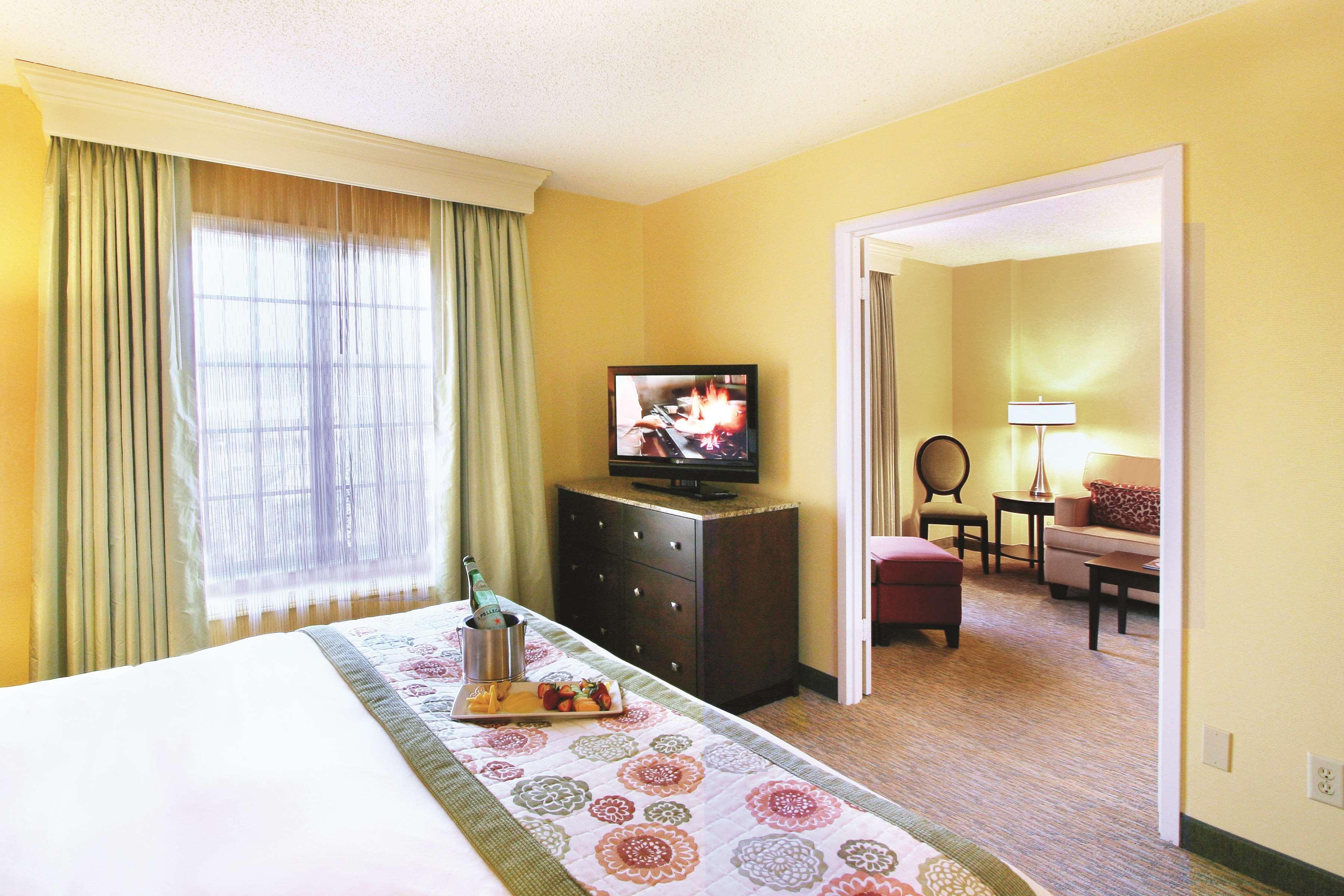 Doubletree Suites By Hilton At The Battery Atlanta Smyrna Exteriör bild
