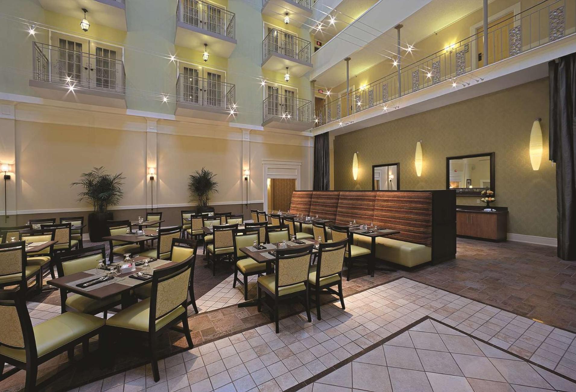 Doubletree Suites By Hilton At The Battery Atlanta Smyrna Exteriör bild