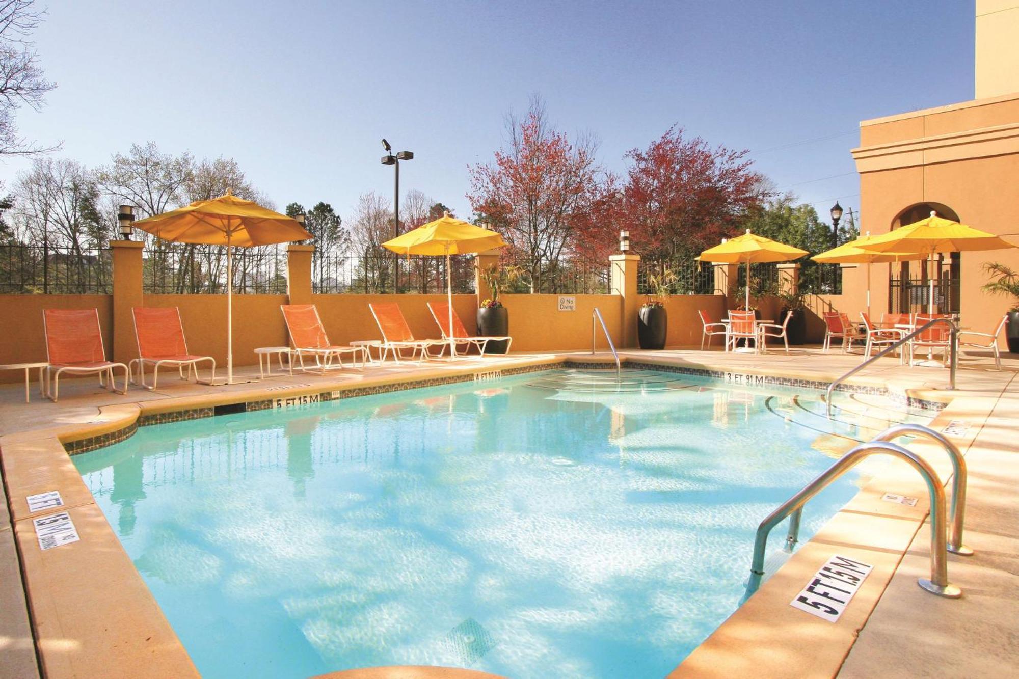 Doubletree Suites By Hilton At The Battery Atlanta Smyrna Exteriör bild