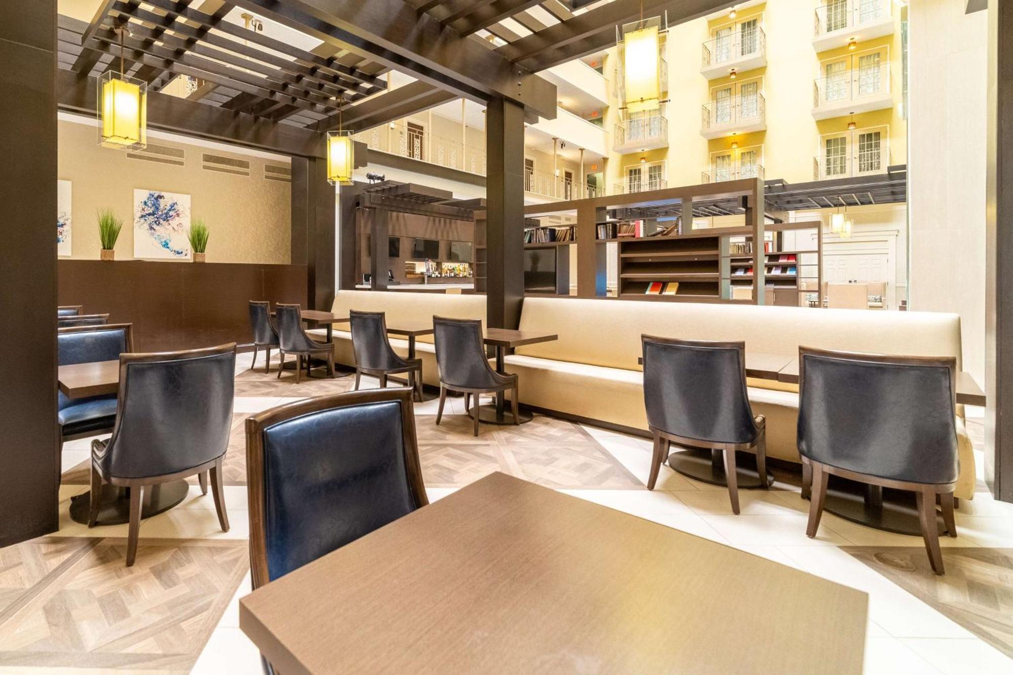 Doubletree Suites By Hilton At The Battery Atlanta Smyrna Exteriör bild